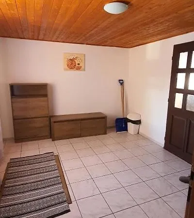 Apartman Arrosto شقة